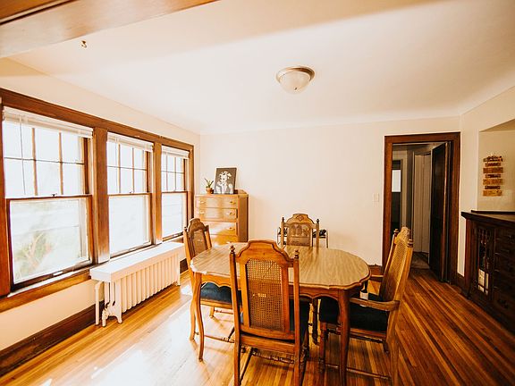 5th image of 2222 Marshall Ave APT 1