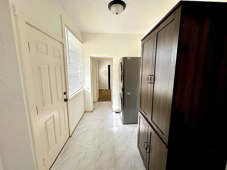 23 Rose Ave — Photo 19