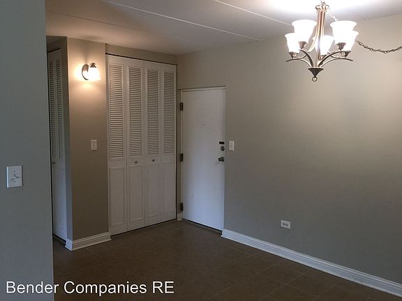 4th image of 560 Lawrence Ave #312