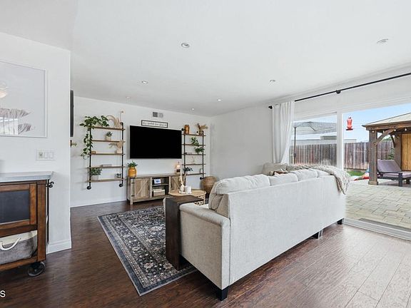 5th image of 2876 Dumetz St