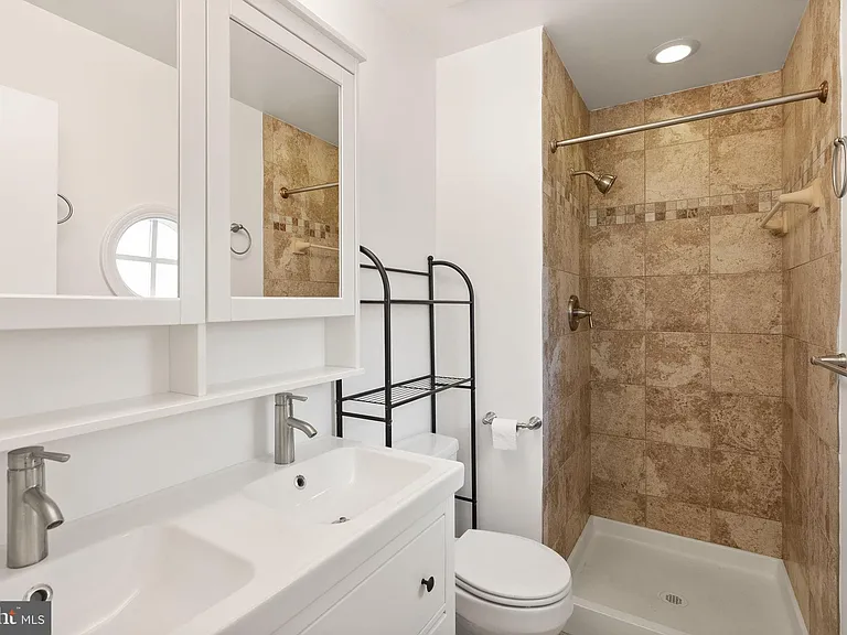 8330 Wickham Rd — Photo 28