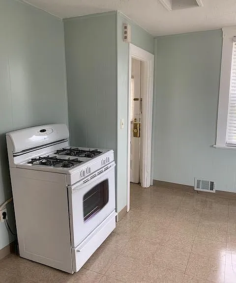 69 E Transit St — Photo 7