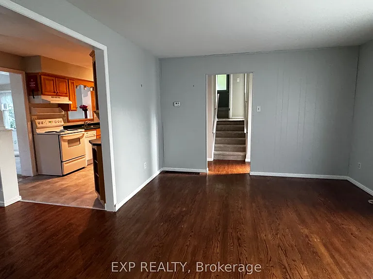 108 Katherine St — Photo 13