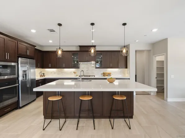 2966 Hayloft Pl, Escondido, CA 92029