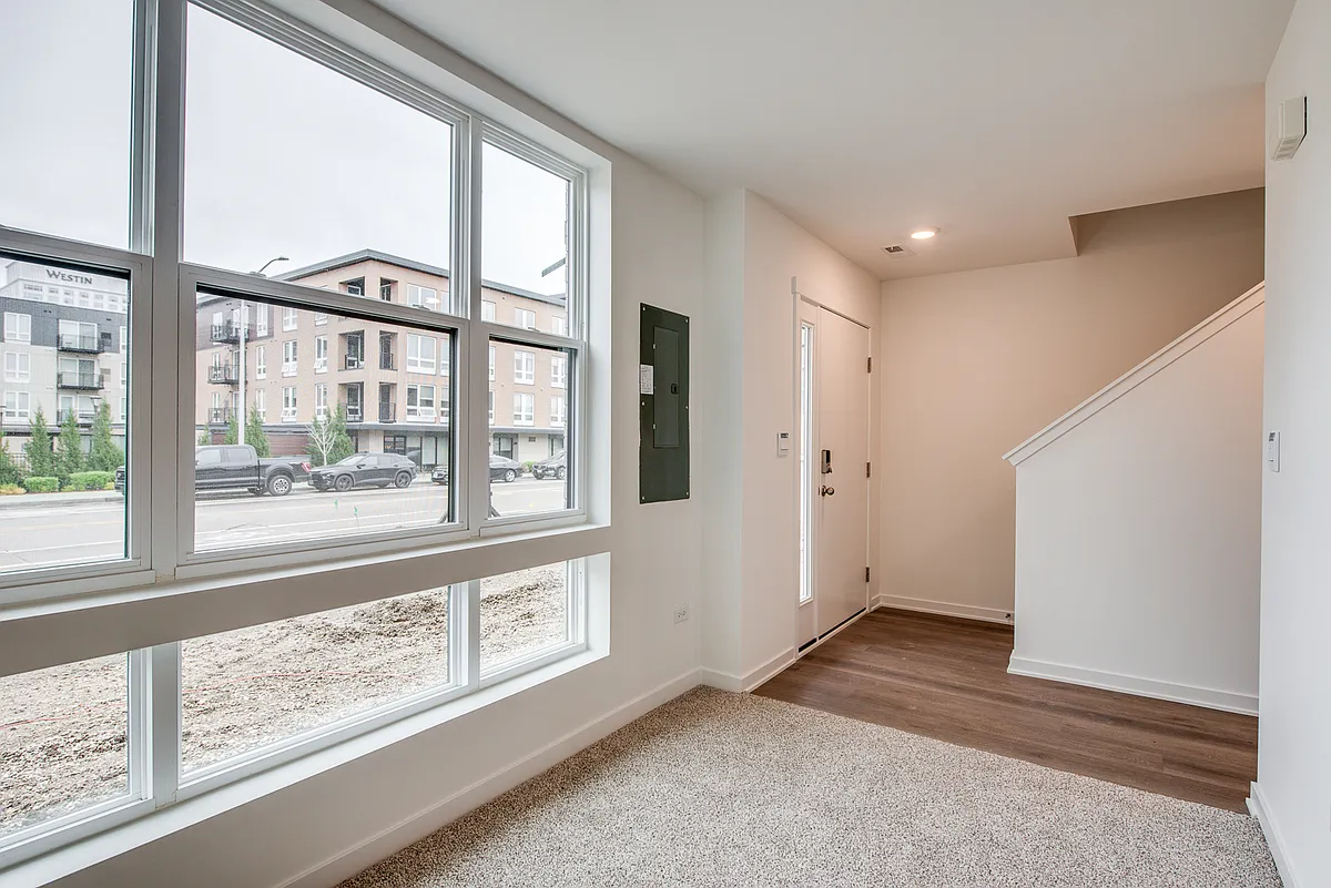 Building Photo - 382 Summit Cir