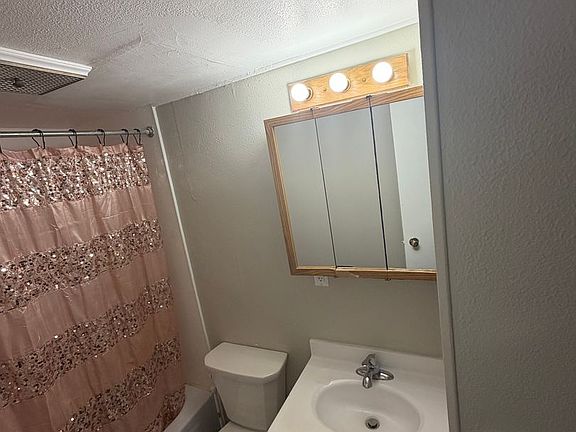 5th image of 3948 Winona Way Unit D