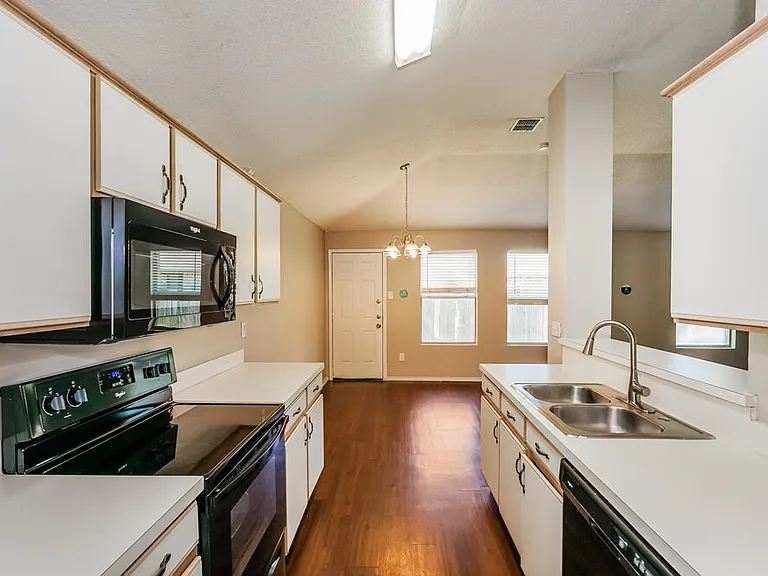 317 Taylor St — Photo 6