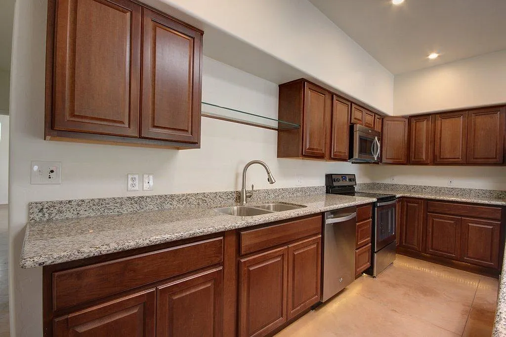 503 E Lester St — Photo 3