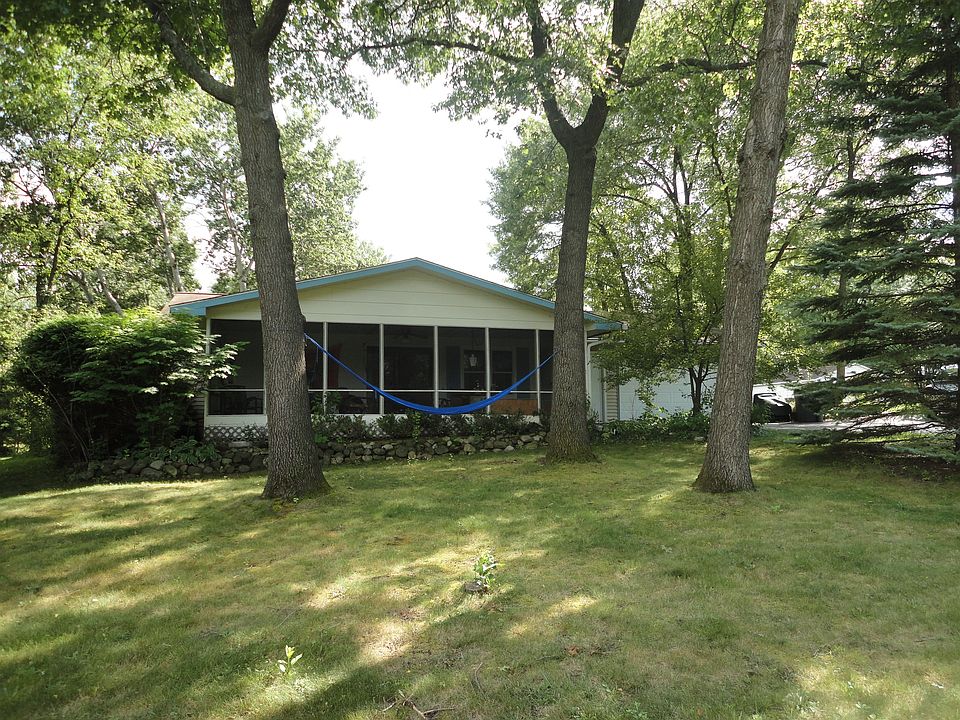1st image of W3639 Glenmore Ave