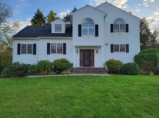 9 Harvard Dr, Poughkeepsie, NY 12603