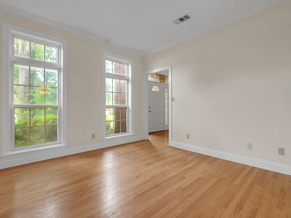 4th image of 332 Winnstead Ct