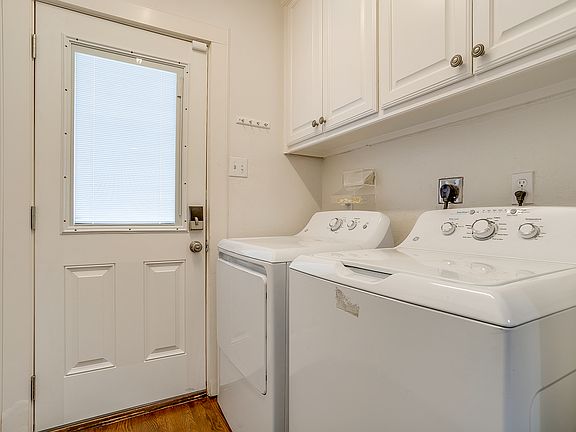 5th image of 3256 Cockrell Ave