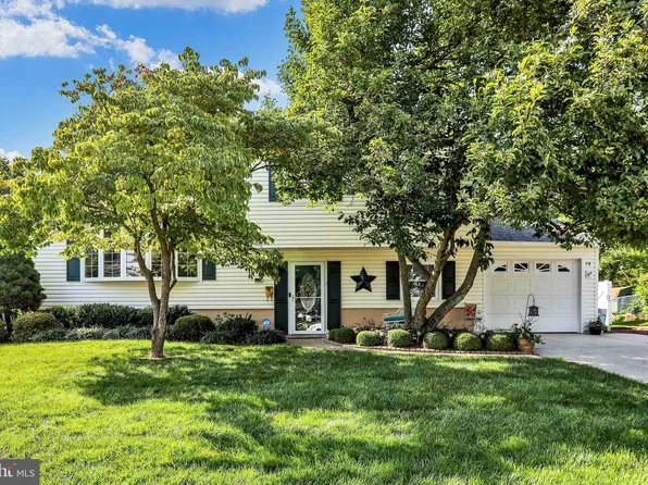 78 Lions Dr, Yardley, PA 19067