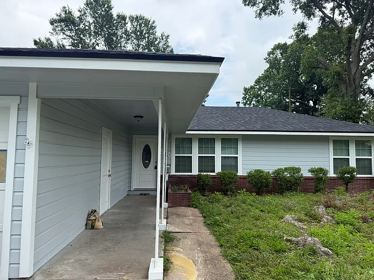 970 Peyton Dr — Photo 1