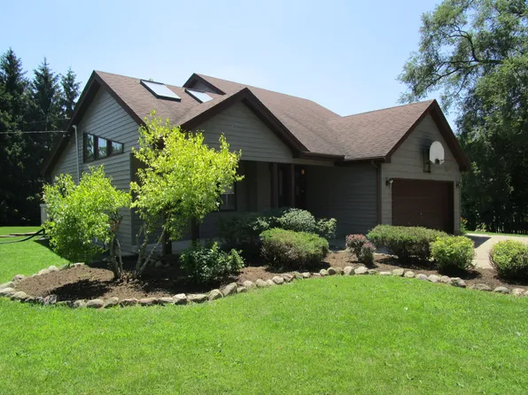 555 Hayes St, Harvard, IL 60033