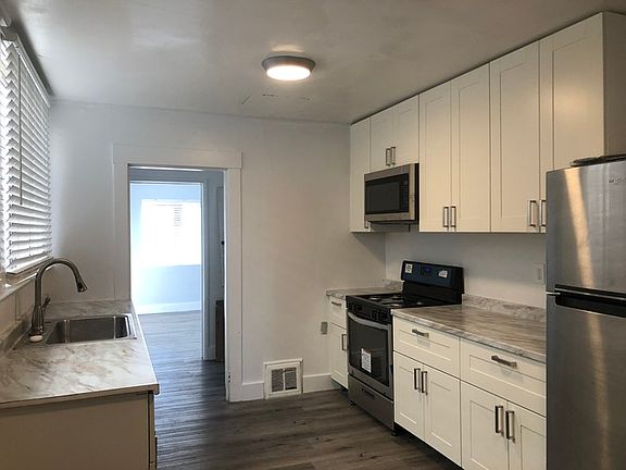 3rd image of 423 Winchester St