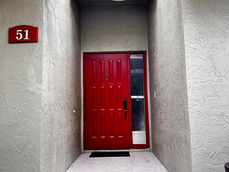 51 Meadows Dr — Photo 4