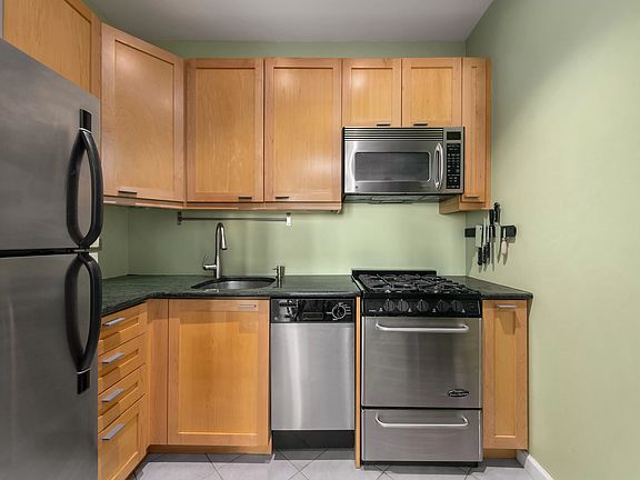5th image of 3 Hanover Sq APT 5A