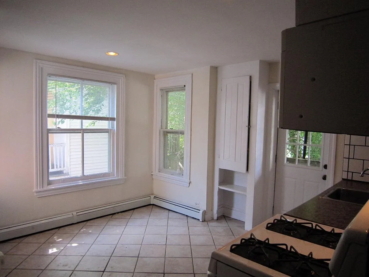 2 bed, 1025 sqft, $1,750 — Photo 3