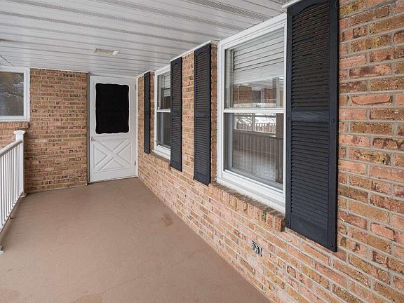 4th image of 3012 La Salle Ave