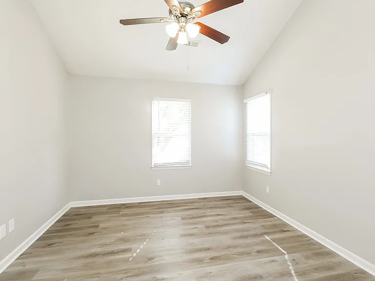 4204 Hounds Run Dr — Photo 14