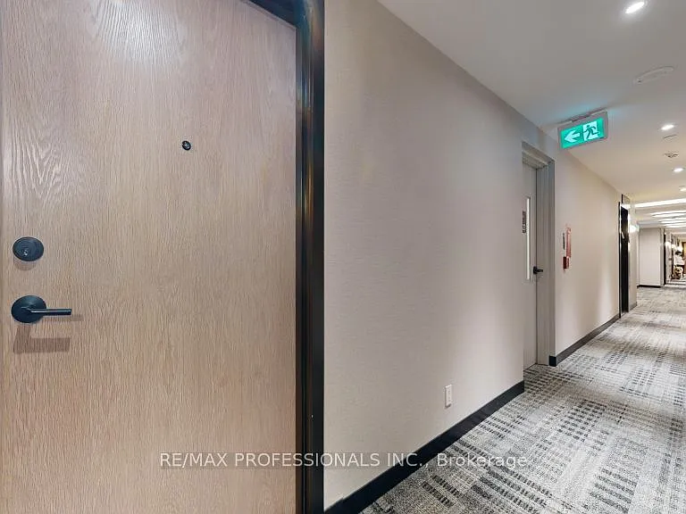 7950 Bathurst St #B2304 — Photo 7