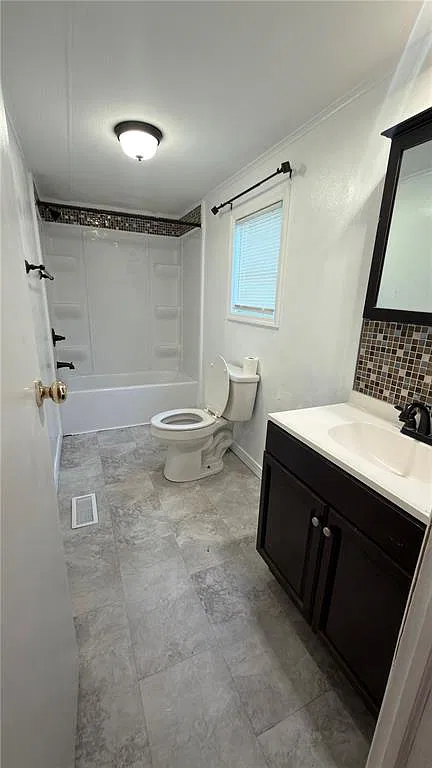 3 bed, 2.0 bath, 1110 sqft, $1,700 — Photo 2