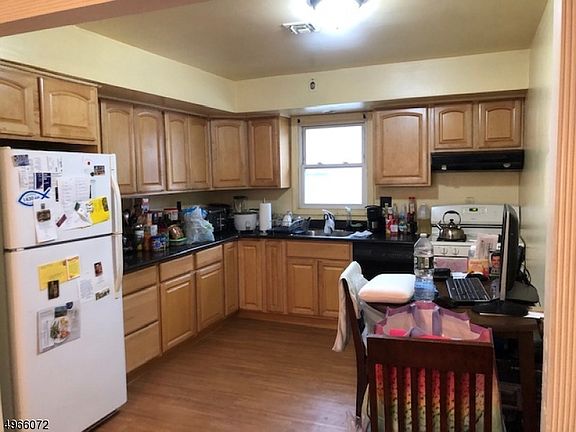 4th image of 71 Newark Pl #2