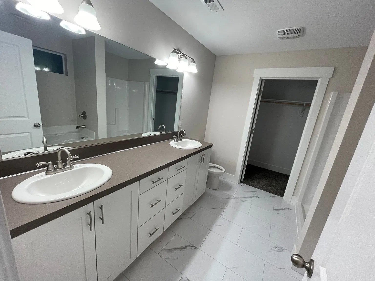 1401 Hardcastle Ave — Photo 4