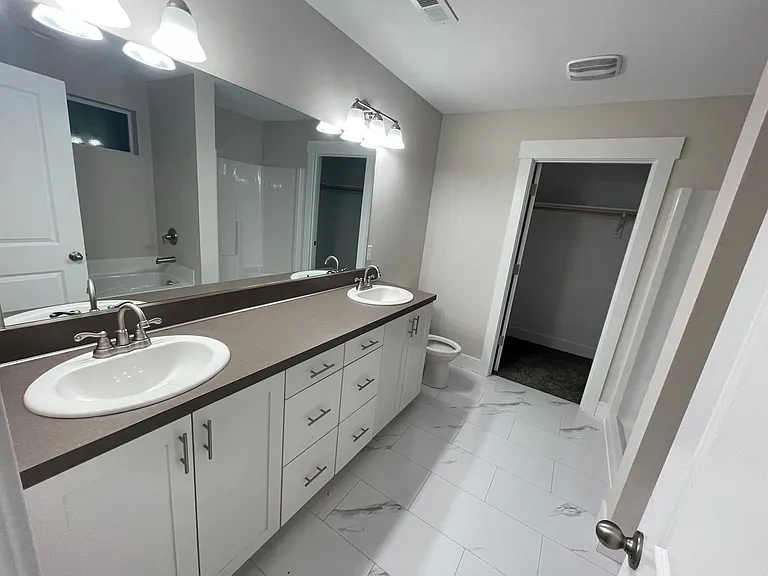 1401 Hardcastle Ave — Photo 4
