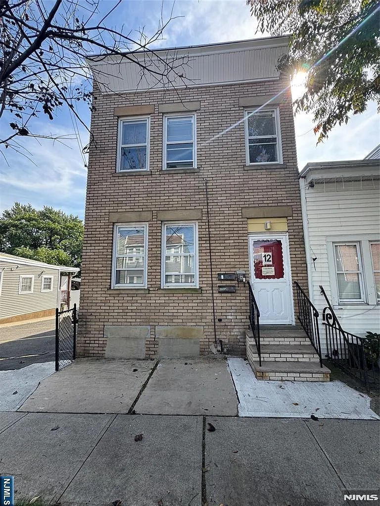 1 bed, 1.0 bath, $1,800 — Photo 1