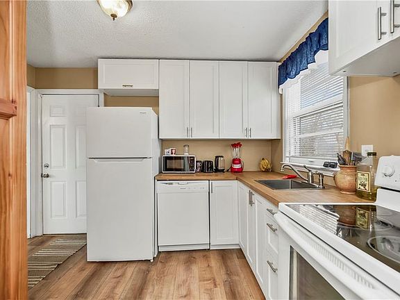 4th image of 8513 Blue Ridge Blvd