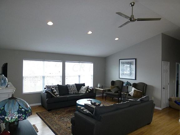 4th image of 615 Lexington Ave
