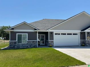 1210 Rockwell Trl, Vermillion, SD 57069