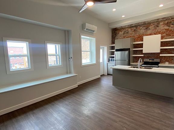 2nd image of 147 S Market St #B