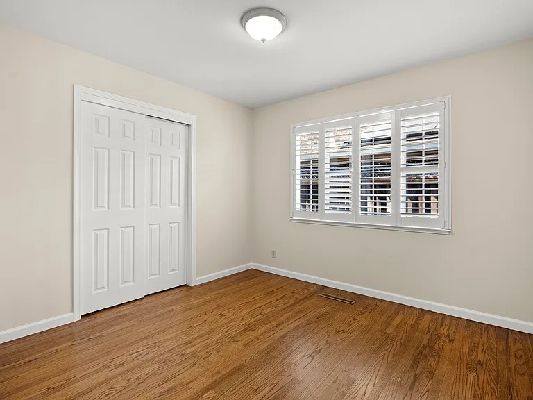 5525 Amby Dr — Photo 17