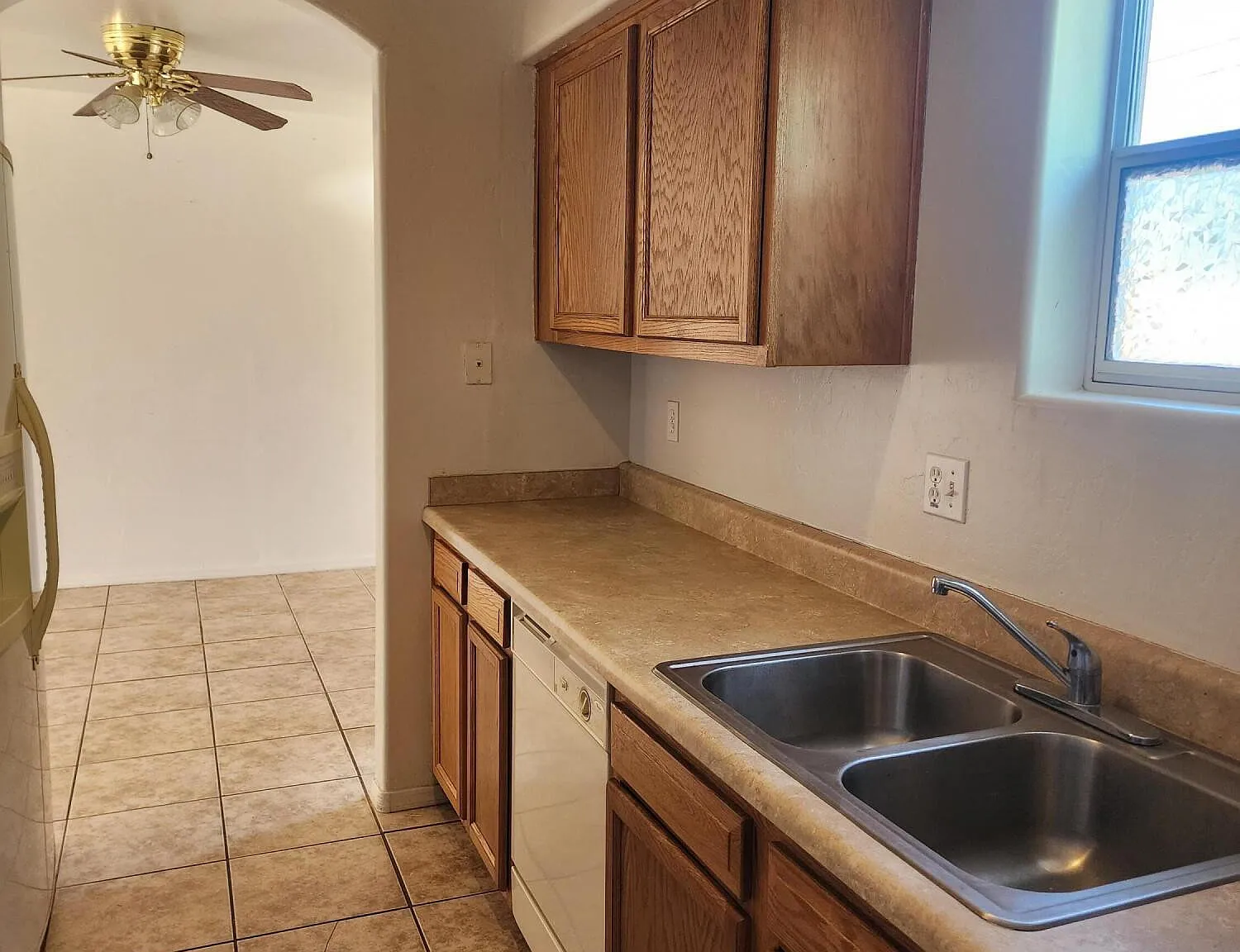 4 bed, 2.5 bath, 1452 sqft, $1,250 — Photo 4