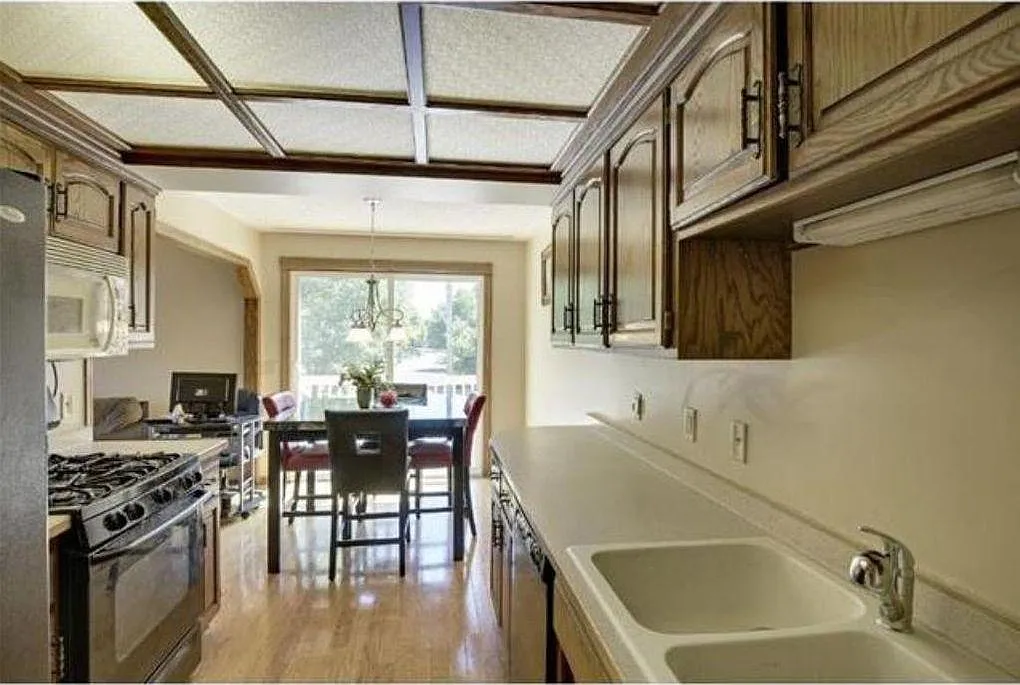 3 bed, 1712 sqft, $2,100 — Photo 3