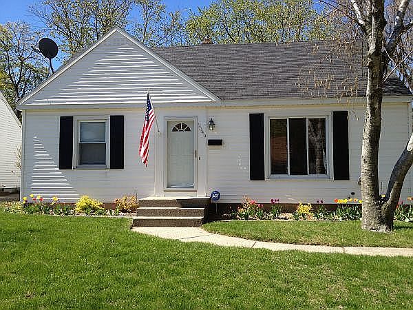 1st image of 2049 Ontario Ave NE