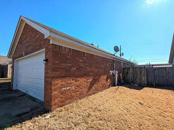 2nd image of 4529 Longtree Ave