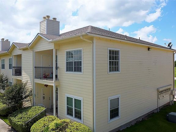 3rd image of 12565 Melville Dr Unit 225