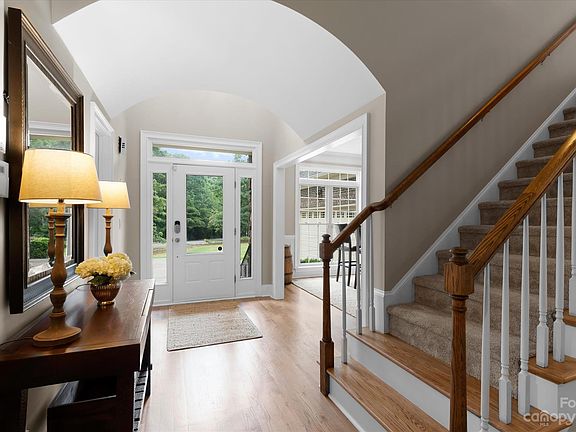 2nd image of 120 Woodstream Cir