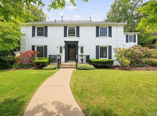 33 Oxford Blvd, Pleasant Ridge, MI 48069