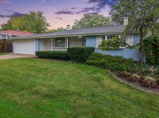 595 Chatham Cir, Buffalo Grove, IL 60089