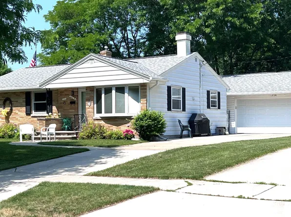 613 Clover Ln, Green Bay, WI 54301