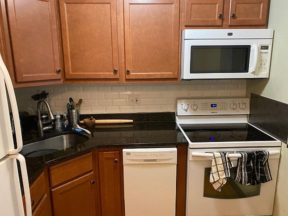 5th image of 2650 N Lakeview Ave APT 3004