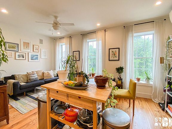 5th image of 43 Vernon Ave APT 3