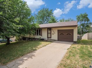 1425 S Comet Rd, Sioux Falls, SD 57103