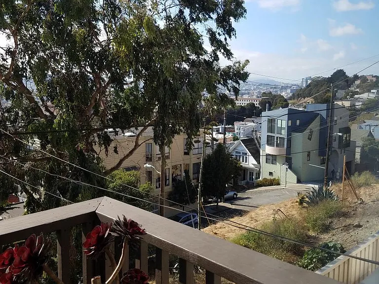 1335 De Haro St — Photo 2