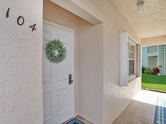 4th image of 1825 NW 18th St APT 104